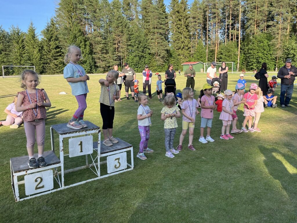 Jokainen osallistuja sai palkinnon.