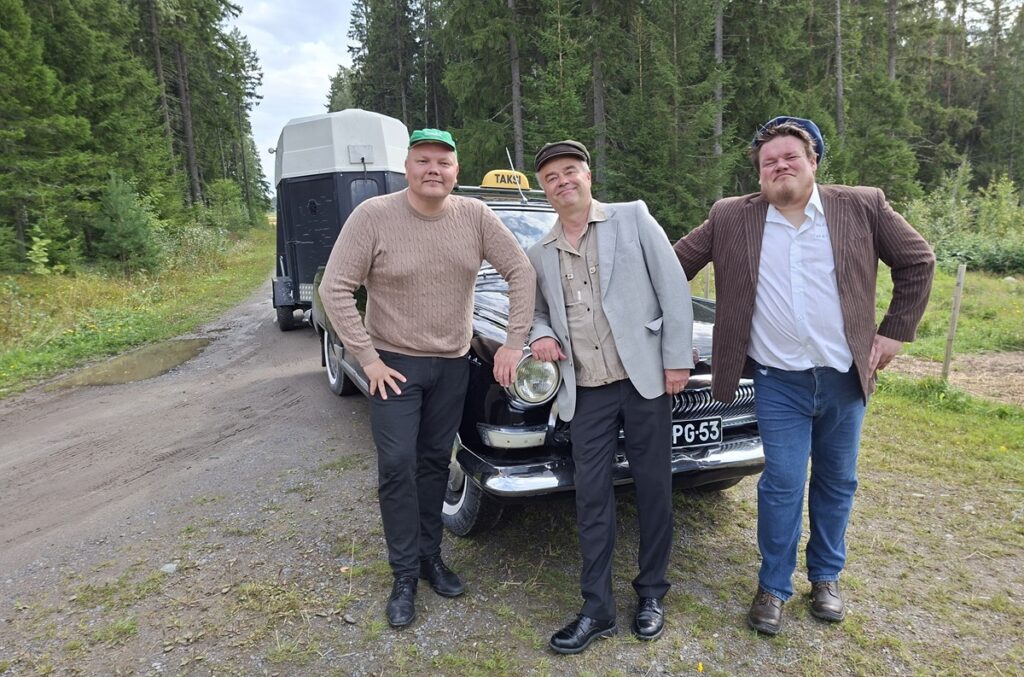 Antti Kurvinen (vas.), Janne Sankelo ja Joonas Autio esiintyvät uudessa Muistoseurat-elokuvassa.