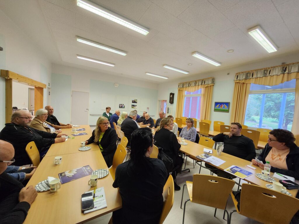 Hautakylässä Hautakylässä aiheina olivat muun muassa teiden kunnossapito, yksityistieasiat ja tuulivoima.