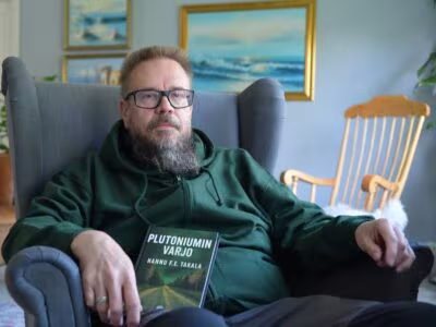 Hannu Takalan esikoisromaanissa ollaan plutoniumin varjossa. Tapahtumat sijoittuvat pääosin Järviseudulle.