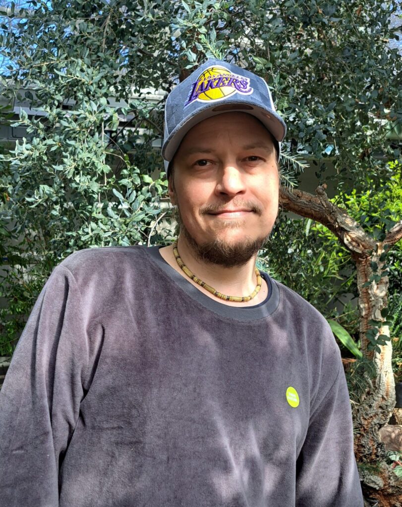 –Se oli jännä, kun ei minulla oikein koskaan ole ollut hinku valokeiloihin. DJ-homma onkin aika ideaali, kun ei tarvitse olla keulilla, Ismo Lappalainen pohtii.
