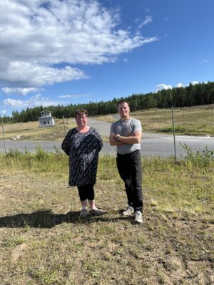 Särkiniemen autourheilurata valmistautuu historiansa suurimpaan tapahtumaan. Tarja Laurila ja Hannu Kangas kertovat, että talkootyöllä rakennetaan puitteita ensi kesän jokamiesluokan SM-kilpailulle.