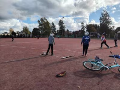 Vimpelin mestaruuden innoittamina nuoret kokoontuivat Tuohiperän kentälle pelaamaan höntsäpesistä sunnuntaina.
