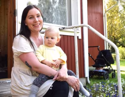 Taru Willström kertoo, että äitiys lisännyt armollisuutta omaa kehoa kohtaan. –En enää ajattele, että joka päivä pitäisi mennä tietyn kaavan mukaan. Mietin enemmän, mitä kehoni tarvitsee tänään.