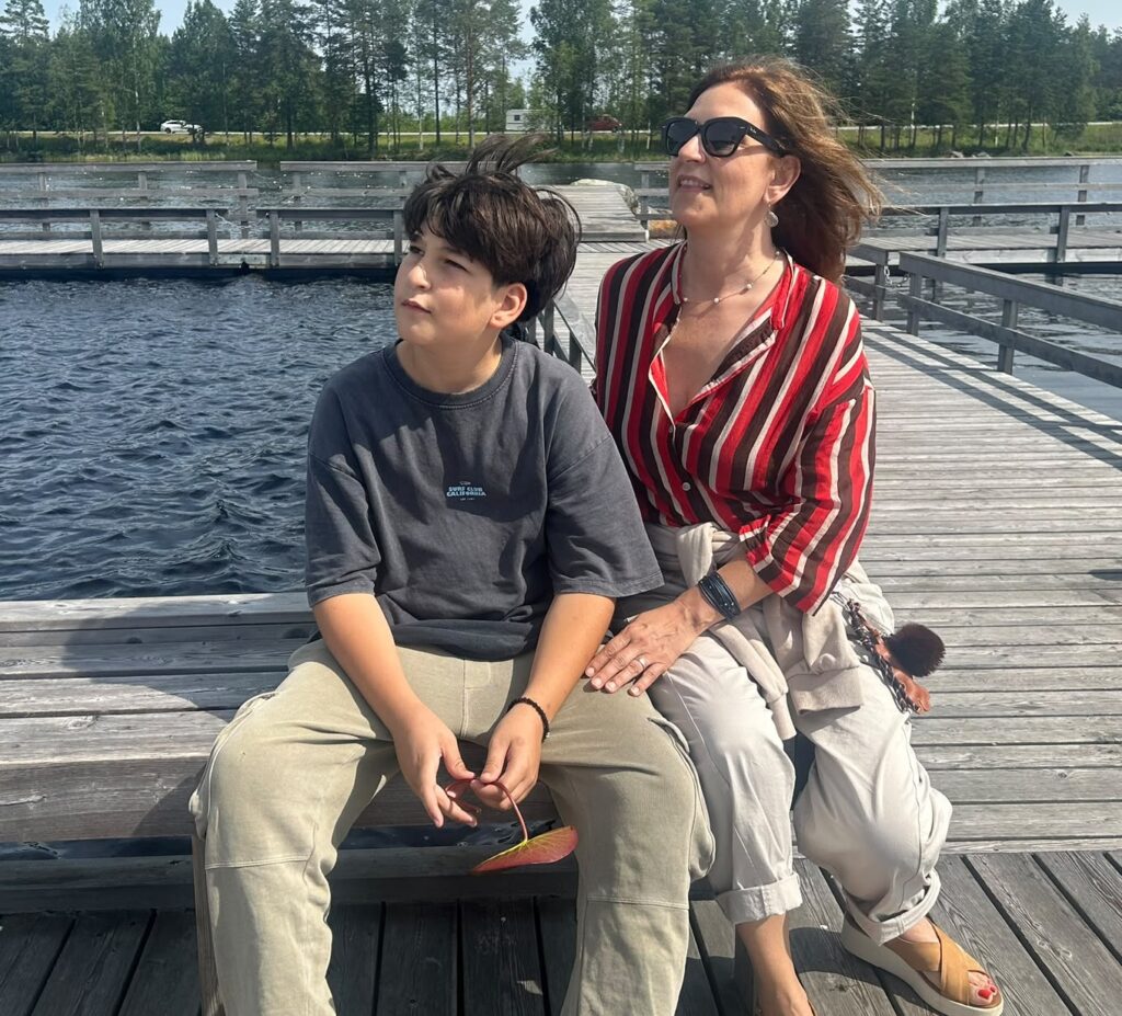 Dimitrijelle äidilleen rakkaassa Suomessa vierailu oli elämys. Kuvassa Dimitrije ja Rebeka. Kuva: Tomi Viitala.
