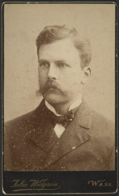 Orismalan maanviljelyskoulun johtaja Edvard Björkenheim (Kuvaaja Julia Widgrén, Museoviraston kuvakokoelma).