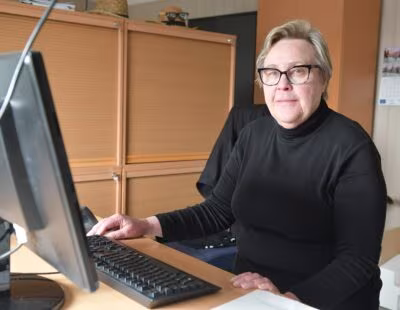 45 vuotta on pitkä aika, mutta se on kulunut kuin siivillä, kehuu toimistopäällikkö Marja Aronen. –Työympäristö on mukava, uusia ideoita pukkaa kaiken aikaa ja onhan Järviseudun Sanomat paras työnantaja ikinä!