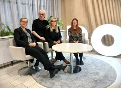 Sanna Savola (vas.), Päivi Angervisto, Minna Iso-Pellinen ja Kirsi Koskela odottavat sijoitusiltaan täyttä osallistujamäärää. -Aihe selvästi kiinnostaa, tapahtumaan on enää muutamia paikkoja vapaana.