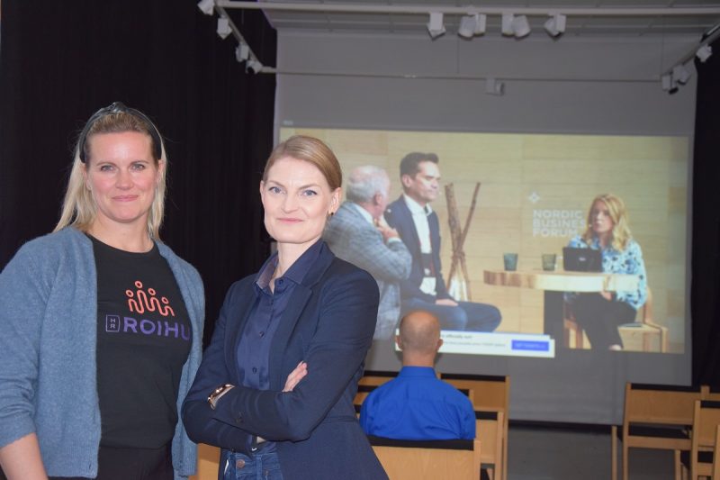 Susanna Ruuska ja Maria Ahvenniemi olivat tyytyväisiä Nordic Business Forumin toteutukseen Nelimarkka-museolla livestriimin välityksellä.