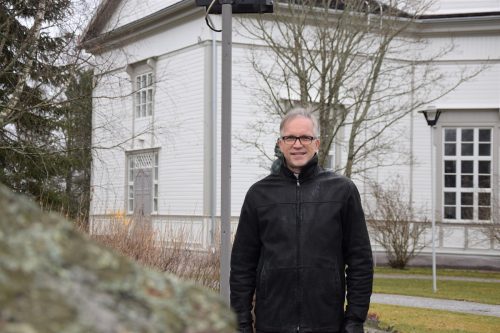 Alajärven kirkkoherra Ari Auranen näkee, että uudella seurakuntarakenteella kyetään entistä turvatummin mahdollistamaan perinteinen kirkollinen toiminta seurakuntalaistensa parhaaksi.