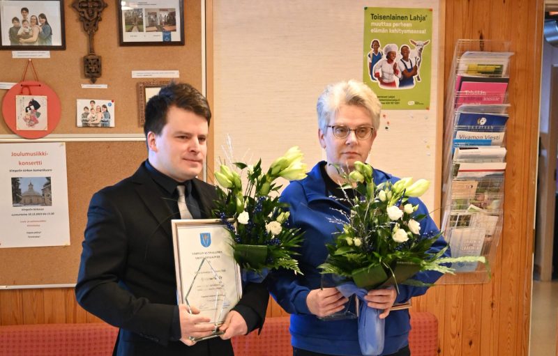 Kunnan yrittäjäpalkinnon sai Leevi Harju, Ajo-opetus Harju, ja kulttuuripalkinnon Vimpelin Nuorisokuvat, jonka puolesta palkinnon otti vastaan Taina Varpula.