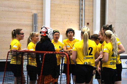 SC Alajärven naisten joukkue pelasi kauden toisen kotiturnauksensa lauantaina: tuloksena voitto ja tappio.
