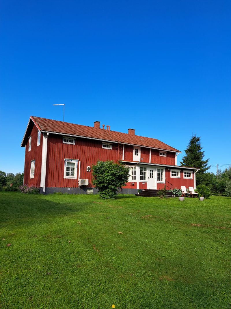 Talo oli 1800-luvulla ja 1900-luvun alussa yöpymispaikka Järviseudulta Kokkolaan kulkeville matkustajille ja rahdinajajille.