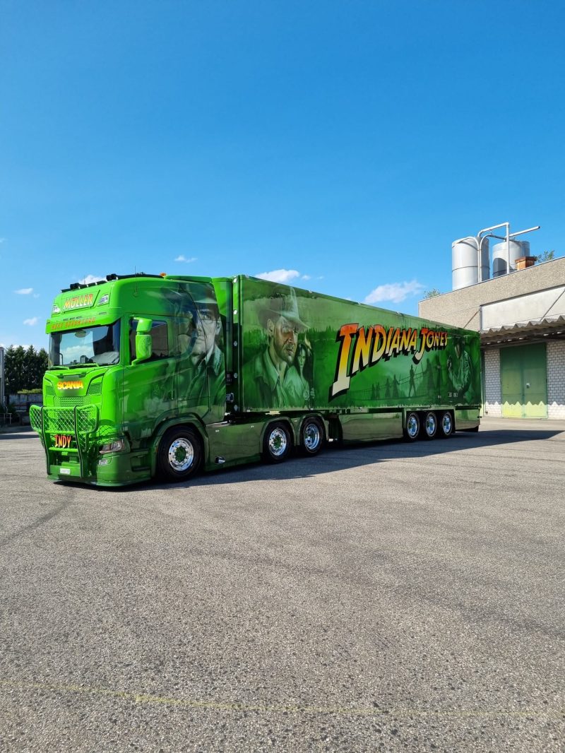 Power Truck Show kerää kalustoa myös ulkomailta. Kuvassa Muller Ermensee.