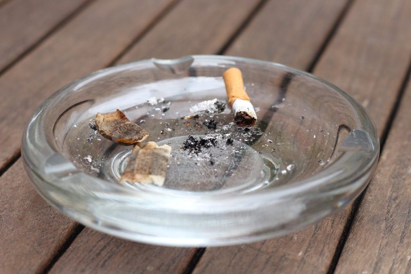 Tupakoinnin ja nuuskankäytön terveyshaittojen lista on pitkä. Kuva: Pixabay.