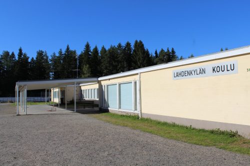 Lahdenkylän koulu jätetään toukokuussa ilman lämmitystä ja juoksevaa vettä. Arkistokuva.