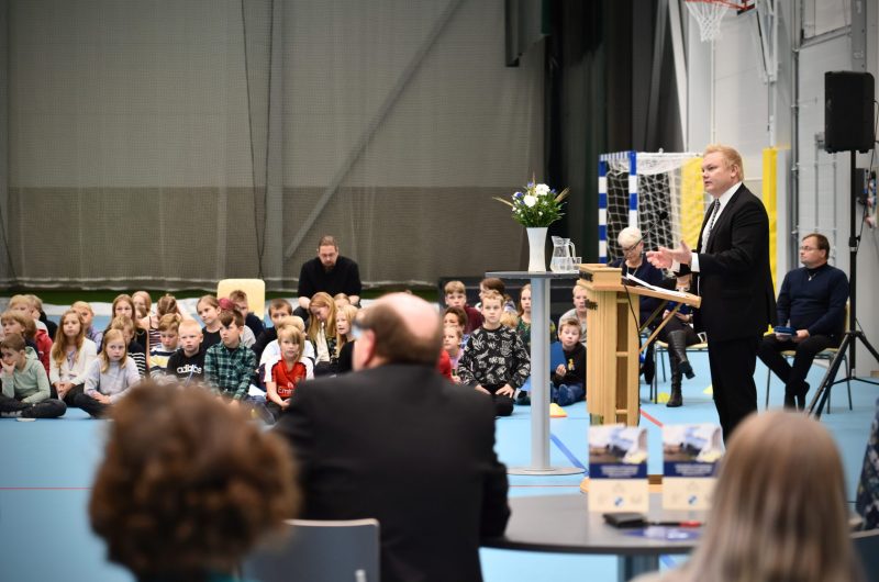 Avoimien ovien päivä alkoi Lappis-areenalta, jossa puhui muun muassa maa- ja metsätalousministeri Antti Kurvinen.