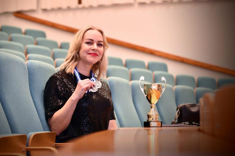 Johanna Kujala palkittiin sekä kunnon kuntalaisena että henkilökohtaisesta menestyksestään yleisurheilun puolella.