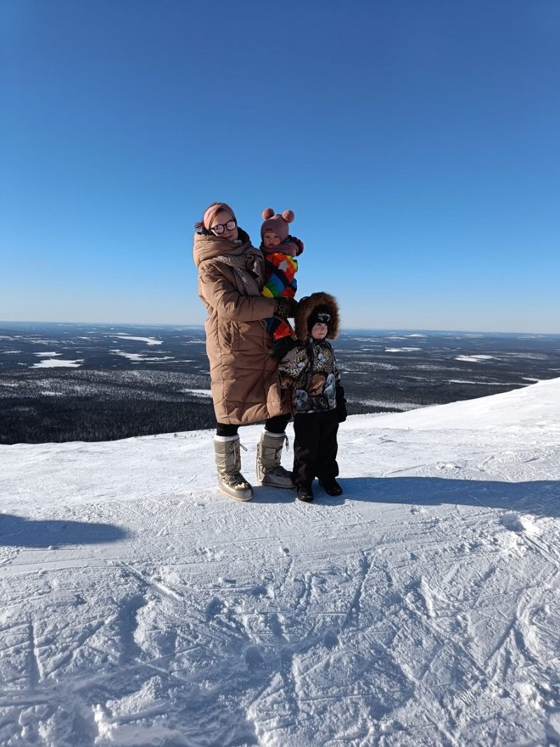 Tällä viikolla MLL Kortesjärven perhekahvila on kiinni Jenna Perkkalaisen lomaillessa Ylläksellä. Kuvassa lapset Aarre ja Kielo Manninen.