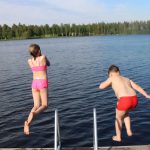 Kuva2 kynttilahyppy kuuluu molempien uimareiden taitovalikoimaan.jpg