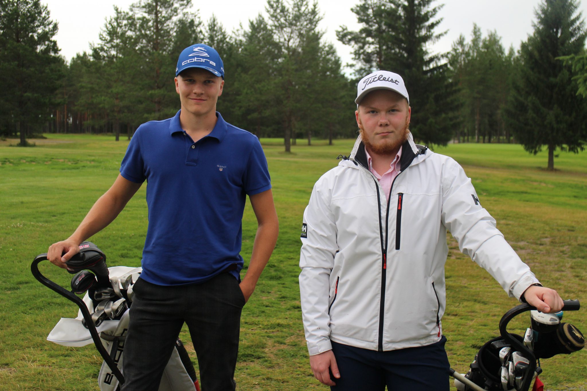 Kuva 1 lapualaiset veeti lahdensuo ja juuso tynjala kertovat viihtyvansa golfin parissa.jpg