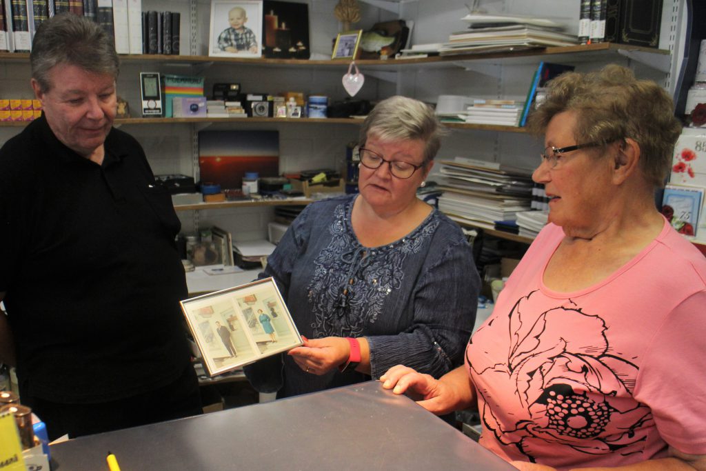 Valokuvausliike pesonen tayttaa 60 vuotta 1.jpg