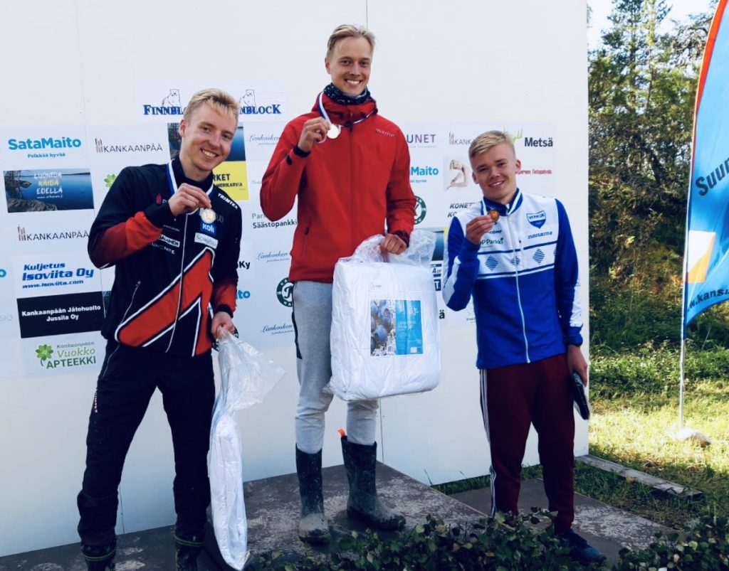 Urh antton sankelolle pronssia.jpg