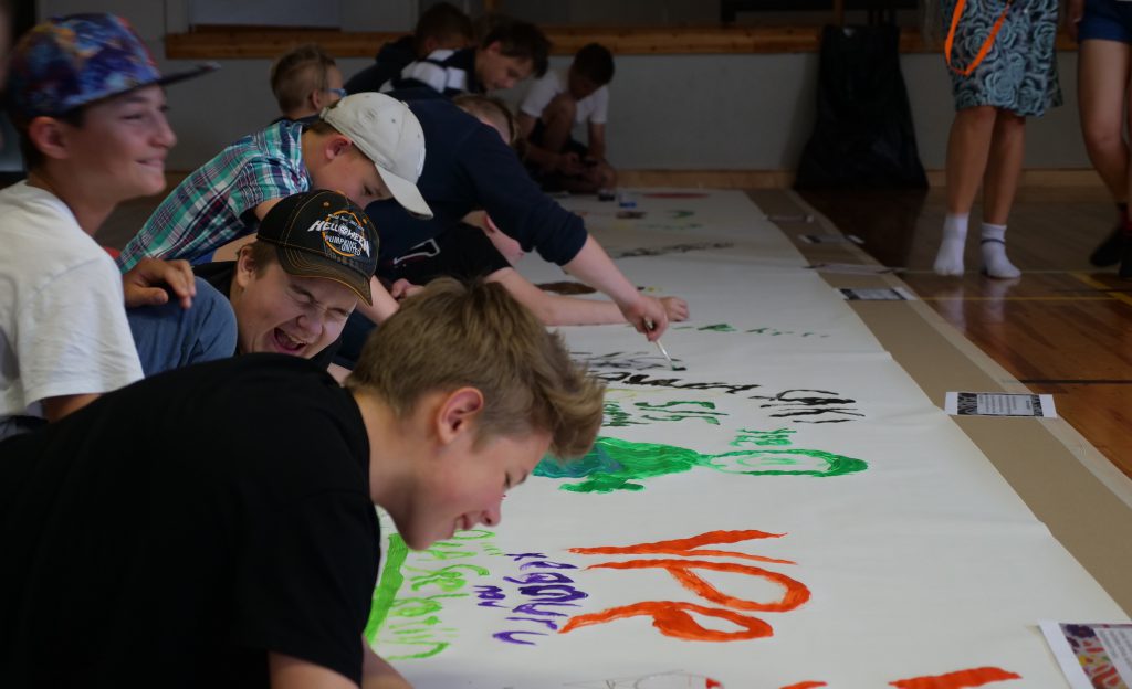 Kortesj kansainvalinen leiri.jpg