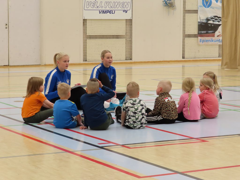 Pesisliikkari ryhma.jpg