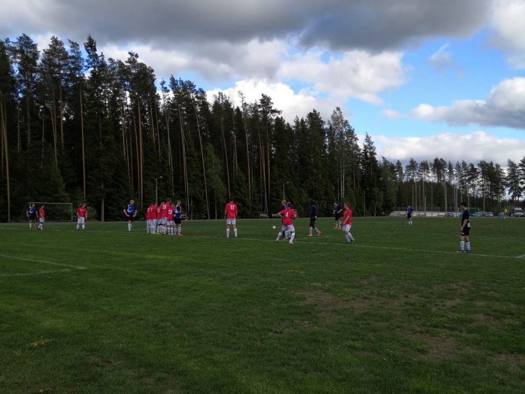 Kjv kanu juonimassa erikoistilannetta.jpg