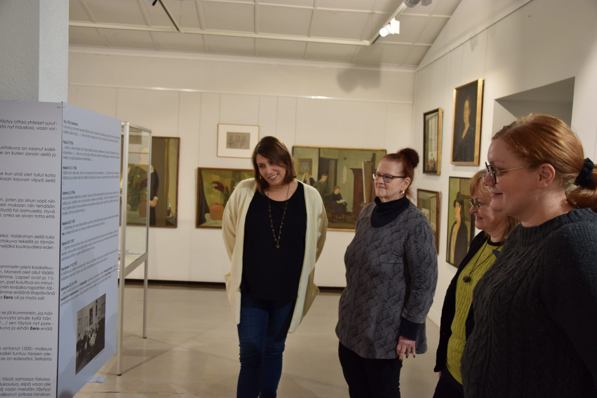 Nelim museo naiset.jpg