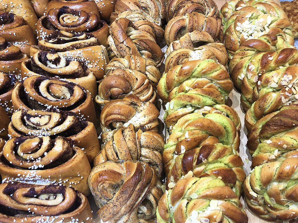 Kotimaisia leipomotuotteita.jpg